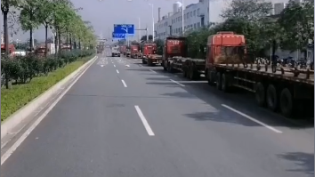 海运价值连跌23周，大量空箱堆积港口！集装箱物流司机提前回老家过年