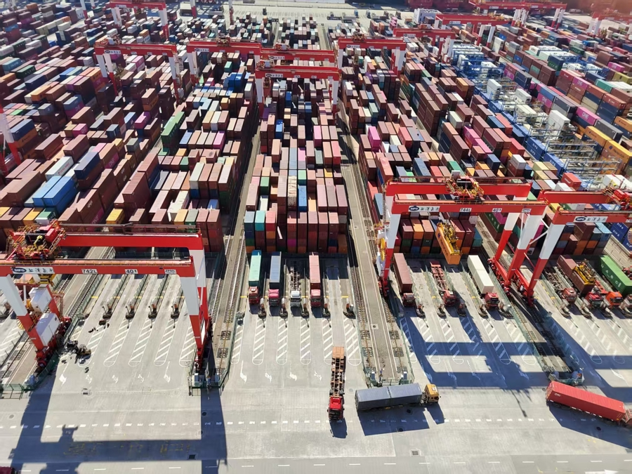 洋山港吞吐量创新高，上海港稳居全球第一彰显表贸“硬实力”